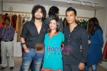 Sonu Nigam, Divya Dutta, Vikram Phadnis at the Launch of VIKRAM PHADNIS boutique with Malaga  launches his exclusive boutique in Juhu on 12th Dec 2009 (3).jpg